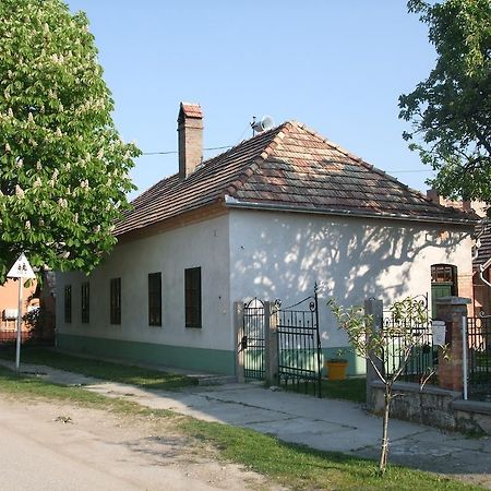 Bike Stop Duna Dunaszentmiklós Exterior foto